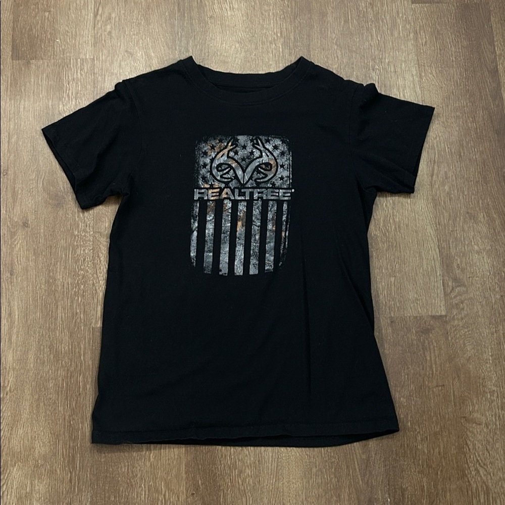 Realtree Black and Gray Logo T-Shirt. Size medium